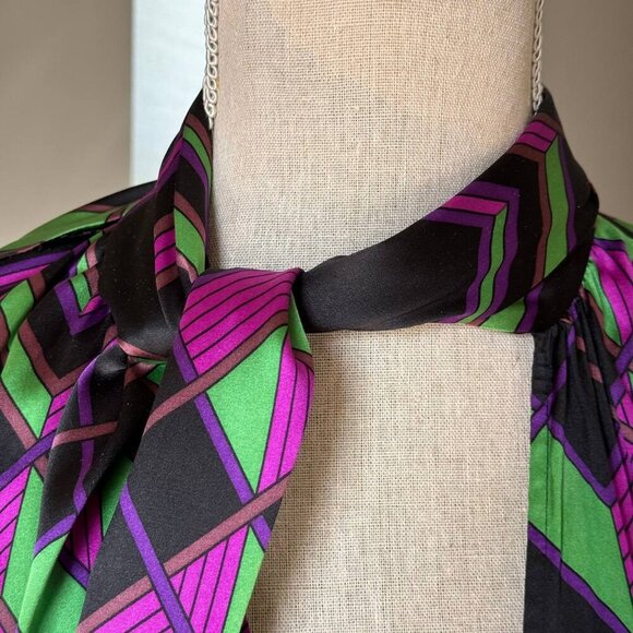 DIANE VON FURSTENBERG Stunning Wrap Wrinkle Free Silk Shirt - Size 4 - Picture 3 of 12